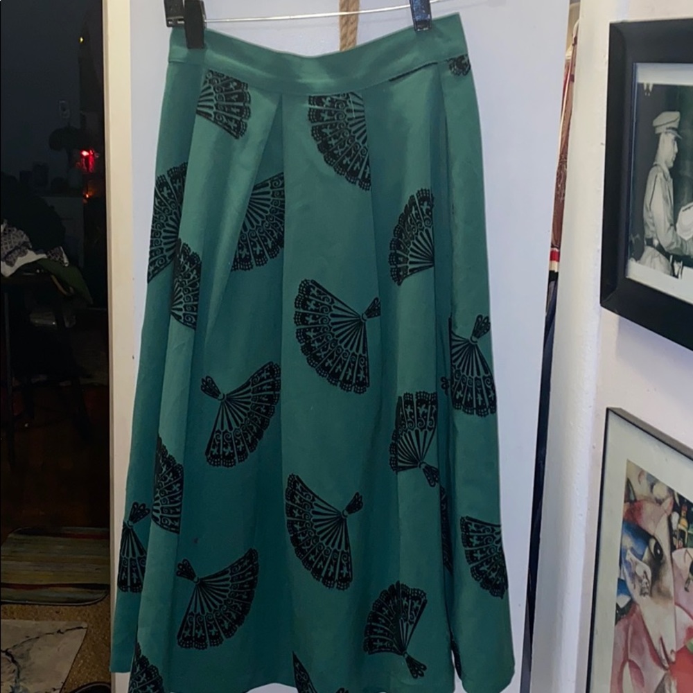 Gorgeous flamingo type skirt Hunter green w black